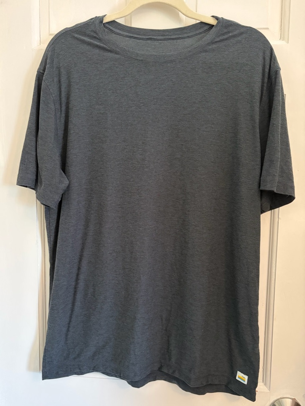 Vuori Men's Strato Tech Tee Size Large #V126 gray